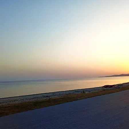 Zennova #22 Sea Side House ניקיטי